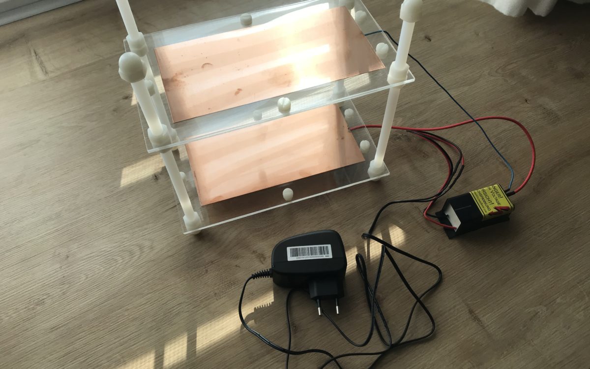 The Primeval Code – Simple device for generating homogeneous electrostatic E-fields at home